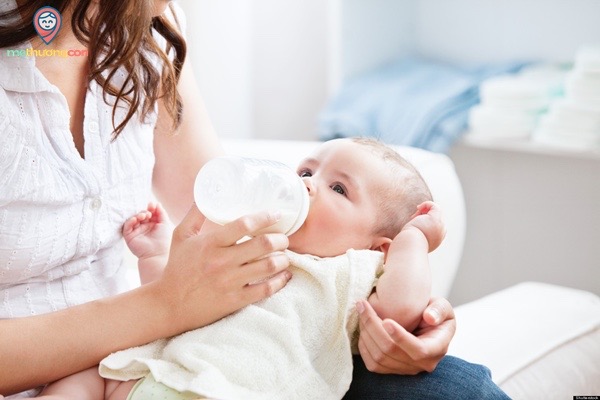 bảo vệ sức khoẻ cho con với bình sữa an toàn vệ sinh